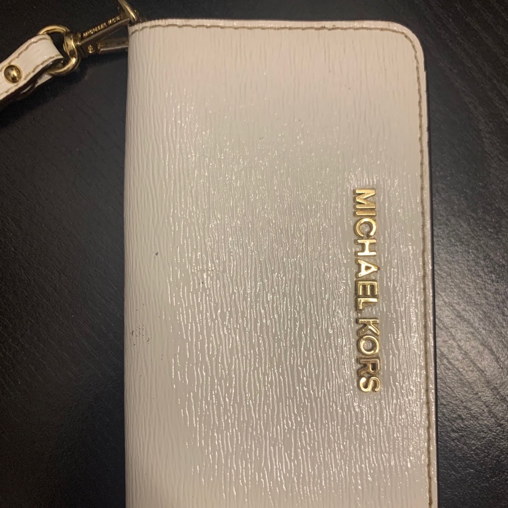 Micheal Kors white wristlet